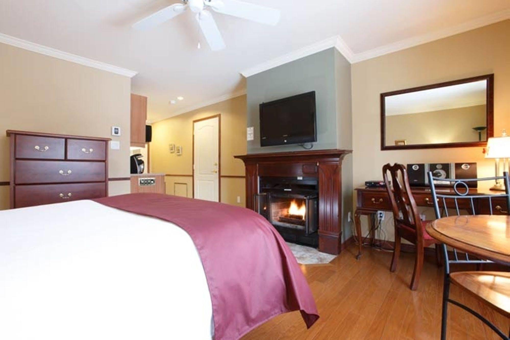 Hotel Relais St-Denis Saint-Sauveur-des-Monts Esterno foto