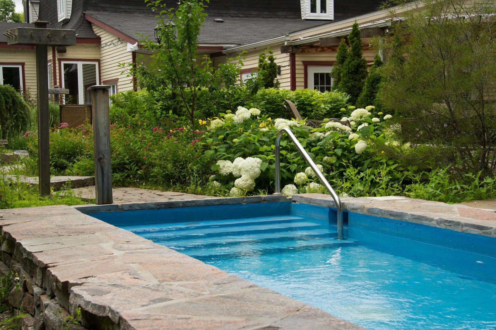 Hotel Relais St-Denis Saint-Sauveur-des-Monts Esterno foto